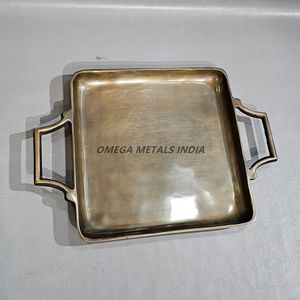 Bandeja de servicio cuadrada de alta calidad en acabado de bronce rico con asas de fácil agarre para exhibir golosinas y artículos decorativos - Product Image 3