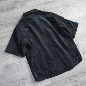 Maßgefertigte Kurzarm-Oversize-Cordhemden mit Knöpfen und Doppeltaschen für Herren Satin-gefüttertes Cordhemd Unisex - Product Image 2