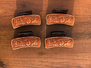 Pinzas para el pelo de cuero grabadas hechas a mano con estilo occidental para mujer - Product Image 3