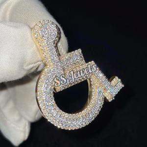 Pendentif Hip Hop en argent 925 personnalisé pour homme avec fauteuil roulant pour lui de la collection Colliers Moissanite - Product Image 4