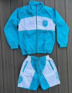 Conjunto de chándal de dos piezas para hombre cortavientos y pantalones cortos logotipo personalizado ropa de verano estilo callejero - Product Image 1