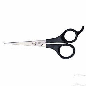 Tijeras de peluquero de belleza de acero inoxidable japonés de alta calidad de 5,5 "con punta de hoja afilada y mango de plástico ABS - Product Image 1