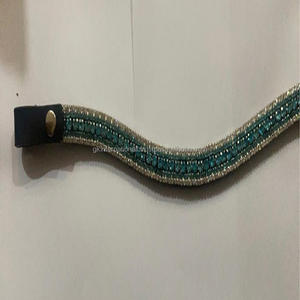 Productos Ecuestres para montar a caballo, banda de cuero negro con forma de onda hecha a mano para cejas de caballo con cadena decorativa de 5 filas, venta al por mayor - Product Image 5