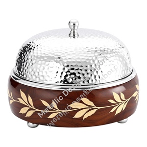 Cacerola de madera rústica y metal martillado para pasteles, elegante cúpula de queso hecha a mano, vajilla y vajilla redonda de primera calidad - Product Image 4