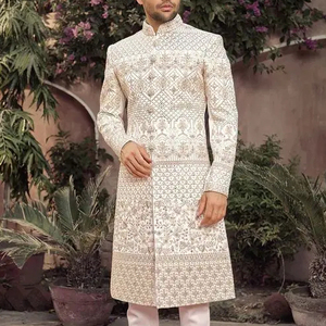 BRODERIE ZARDOZI OR NEW--BEAUTIFUL SUR ROBE SHERWANI AVEC PANTALON EN SOIE BRUTE BLANCHE pour FÊTE/MARIAGE @ 2023 - Product Image 1