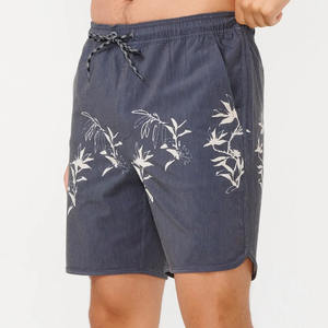 Shorts de bain personnalisés pour hommes, motif uni, logo imprimé sur le devant, séchage rapide, tissu en toile respirant et écologique - Product Image 3