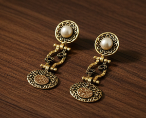 Boucles d'oreilles traditionnelles anciennes, conçues pour les mariages, les fêtes, les occasions festives et les événements culturels, avec un design ethnique élégant pour femmes - Product Image 1