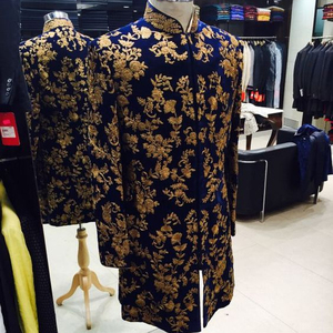 TRENDY--HEAVY การออกแบบเย็บปักถักร้อยบนเชอร์วานีบนผ้ากำมะหยี่และยังจับคู่รองเท้ากับชุดสำหรับงานปาร์ตี้-สวมใส่/แต่งงาน @ 2022 - Product Image 1