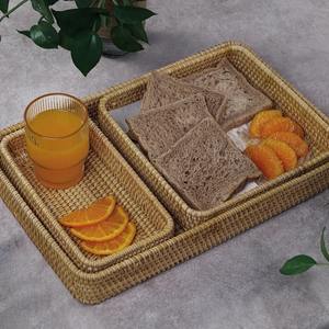 Plateau rond en rotin fait main élégant pour les dîners, les cadeaux de mariage et la décoration de table intérieure - Product Image 2