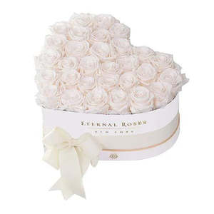 Grand Chelsea Romantic Style Eternal Rose Gift Box Preserved for Decorative Use on Mother's Day Valentine's Day Graduation - Product Image 3