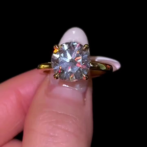 Bague de fiançailles classique solitaire en or jaune plaqué avec halo caché, pierre ronde de 10 mm, bijoux fins - Product Image 1