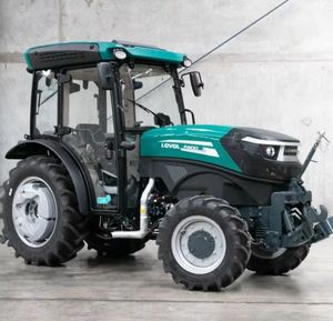 Invierta en el tractor Lovol F4100 de 100HP con opciones que ofrecen un flujo hidráulico de 65 litros por minuto y 3 mandos remotos de liberación automática traseros. - Product Image 3