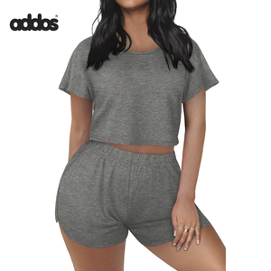 Ropa de mujer de calidad premium Logotipo personalizado Ropa deportiva Conjunto corto de gran tamaño Conjunto de dos piezas de algodón con capucha y pantalones cortos para mujer - Product Image 4