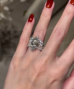 Ensemble de bague de mariage en or rose avec diamant de laboratoire taille marquise allongée sur mesure, halo caché, avec bande Isabella - Product Image 3