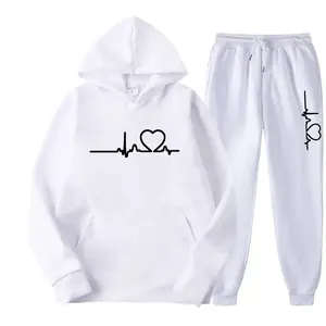 Conjunto de traje de jogging informal con estampado de tendencia para hombres y mujeres con Sudadera con capucha de lana y capucha de figura de corazón Aut - Product Image 1