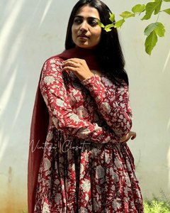 Cái Nhìn Thanh Lịch Kitty Đảng & Chức Năng Phong Phú Mặc Tay Người Giúp Đỡ Thiết Kế Mới Bông Kurti Cho Phụ Nữ & Cô Gái Mặc Từ Surat - Product Image 3