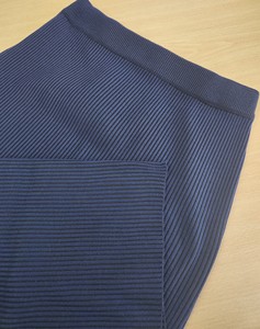 La oPcióN PoPUlAr Esta es una cómoda Falda de tubo de punto de algodón de estilo occidental para mujeres con cintura elástica. - Product Image 4