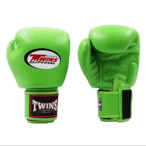 Gants de boxe sur mesure professionnels pour jumeaux, équipement de combat de haute qualité, gants de sparring de Muay Thai par Rectangle Sports - Product Image 1