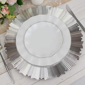 Assiette de charge ronde en métal artisanale élégante pour la décoration de dîner de mariage de banquet avec une configuration de salle à manger de luxe élégante - Product Image 4