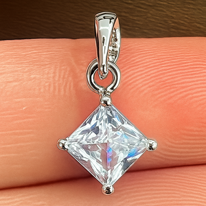 Collier pendentif carré en argent sterling 925 plaqué rhodium avec cristal CZ pour femme, bijou minimaliste, cadeau - Product Image 1