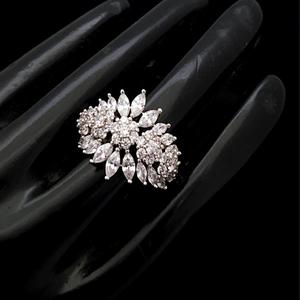 Fantaisie à la mode meilleure qualité finition argent bague élégante pour la fonction et la fête Collection de vêtements de mariage pour les femmes et les filles à porter - Product Image 1