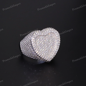 Anillo personalizado totalmente helado Hip Hop para hombre Moissanite en forma de corazón con diamantes cortados Plata de ley con certificación GRA - Product Image 1