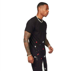 Ensemble streetwear deux pièces pour homme, t-shirt noir personnalisé avec peinture éclaboussée et pantalon évasé assorti, tenue décontractée - Product Image 3