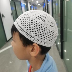 Vente en gros de bonnets de prière islamiques en crochet blanc unisexe, broderie en coton, chapeau tricoté, Arabie Saoudite, printemps/été, hommes musulmans - Product Image 6