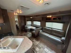 Autocaravana D-U-T-C-H-M-E-N RV C-O-L-E-M-A-N LANTERN 295QB de 2016, en buen estado, disponible para la venta. - Product Image 4