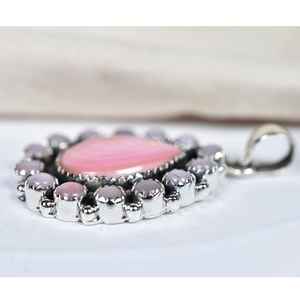 Colgante de racimo de ópalo Rosa hecho a mano, collar de declaración grande con ajuste de bisel chapado en oro de Plata de Ley 925 - Product Image 3