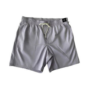 Shorts de bain légers et élégants pour hommes, séchage rapide, taille élastique confortable, pour la plage et le surf, avec poche et logo personnalisé, couleur unie - Product Image 1