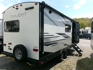 FOURNISSEUR DE CARAVANES D'OCCASION 2022 Cruiser Rv TWI LIGHT SIGNATURE 2280 à vendre - Product Image 6