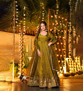 Robe de designer indienne et pakistanaise de haute qualité pour femme, magnifique, décontractée, à manches longues, pour mariages et fêtes, longueur midi, prête à porter - Product Image 1