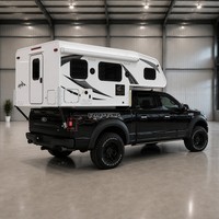 Camping-car rigide pour pick-up Ford F150 Raptor 4x4, idéal pour le camping tout-terrain et les voyages en camping-car.