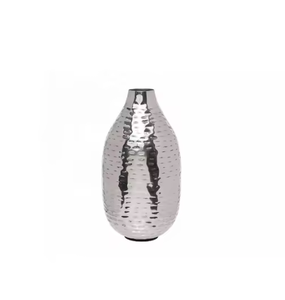 Floreros decorativos altos con forma de botella de Metal, vajilla recién llegada, florero de lujo de Metal con acabado de oro antiguo - Product Image 4