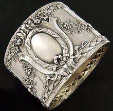 Rond de serviette fantaisie en relief argenté utilisé pour la décoration de table de restaurant et d'hôtel rond de serviette anneaux finis en argent fabriqués à la main - Product Image 2