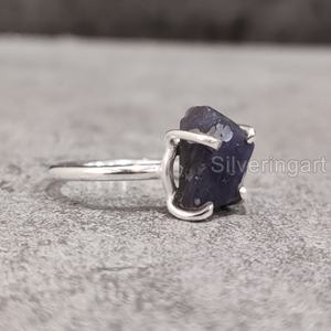 แหวนเงินแท้ 925 ประดับพลอยแทนซาไนต์ธรรมชาติ ปรับขนาดได้ สำหรับผู้หญิง  แหวนแบบหนามเตย  หินดิบ  ของขวัญวันเกิดเดือนธันวาคม - Product Image 3