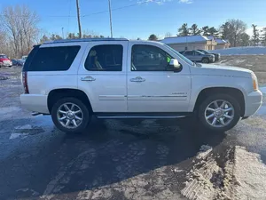 GMC Yukon SL 2014 d'occasion en parfait état - Product Image 2