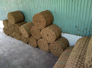 Tapis en fibre de coco durable fabriqué à partir de fibres de noix de coco, offrant un style rustique et une fonctionnalité fiable à l'intérieur et à l'extérieur - Product Image 6