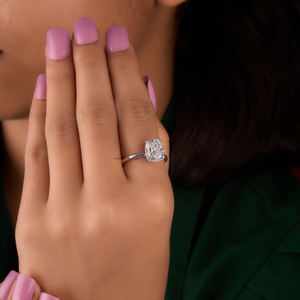 3,03 Ct Cojín Corte Moissanite Anillo de compromiso Cojín alargado con ajuste de Halo oculto en amarillo o oro rosa - Product Image 4