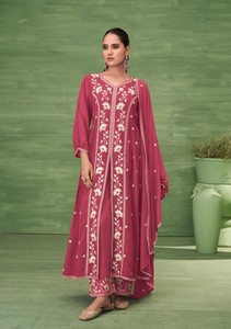 Salwar Kameez traditionnel en georgette fleurie, costume de mariage avec broderie pour les Indiennes et les Pakistanaises pour toutes les occasions - Product Image 3