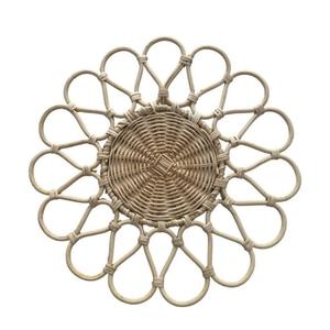 Experiencia Gastronómica Elegante, Salvamanteles Redondos de Ratán Marrón Hechos a Mano, Diseño Floral de Calidad, Tapetes Artesanales - Product Image 6