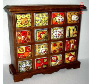 Armoire de rangement en bois de style indien avec 8 tiroirs en céramique, peinture artisanale verte, motifs d'art populaire, par Decor World Expo - Product Image 4