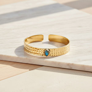 กำไลข้อมือทองชุบลายตอกประดับด้วยลาบราโดไรต์ทรงหยดน้ำ - Product Image 2