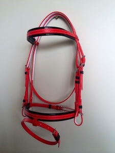 "Brida de caballo de PVC Premium Pinnacle Equine Elegance para una comodidad, durabilidad y estilo inigualables en la excelencia ecuestre." - Product Image 2