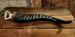 ABREBOTELLERO DE CUERNO DE ESTA CALIDAD HECHO A MANO Venta al por mayor Abridor de botellas de cuerno natural Abridor de cerveza de cuerno para Bar y fiesta de - Product Image 3