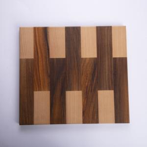 Planche à découper en bois massif de petite taille en gros |   Bois naturel mélangé, 1,5 cm d'épaisseur - Product Image 4