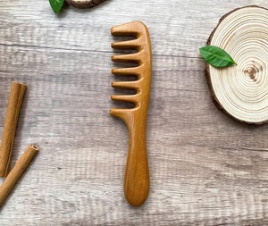 Masseur de tête naturel fait à la main peignes à cheveux pas de statique sain en bois démêlant bois de santal peigne en bois à dents larges pour cheveux bouclés - Product Image 1