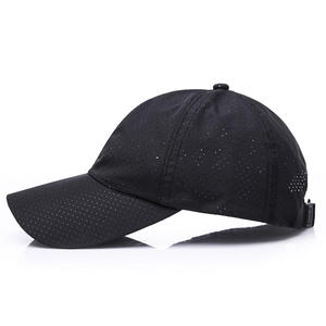 Casquette de sport unisexe de haute qualité conçue et colorée sur mesure pour toutes les tailles - Product Image 1