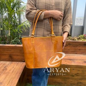 Nouveau fait à la main véritable Crazy Horse cuir luxe fermeture éclair sac fourre-tout pour femmes personnalisé Tan cuir de vachette poignées sac à main - Product Image 1